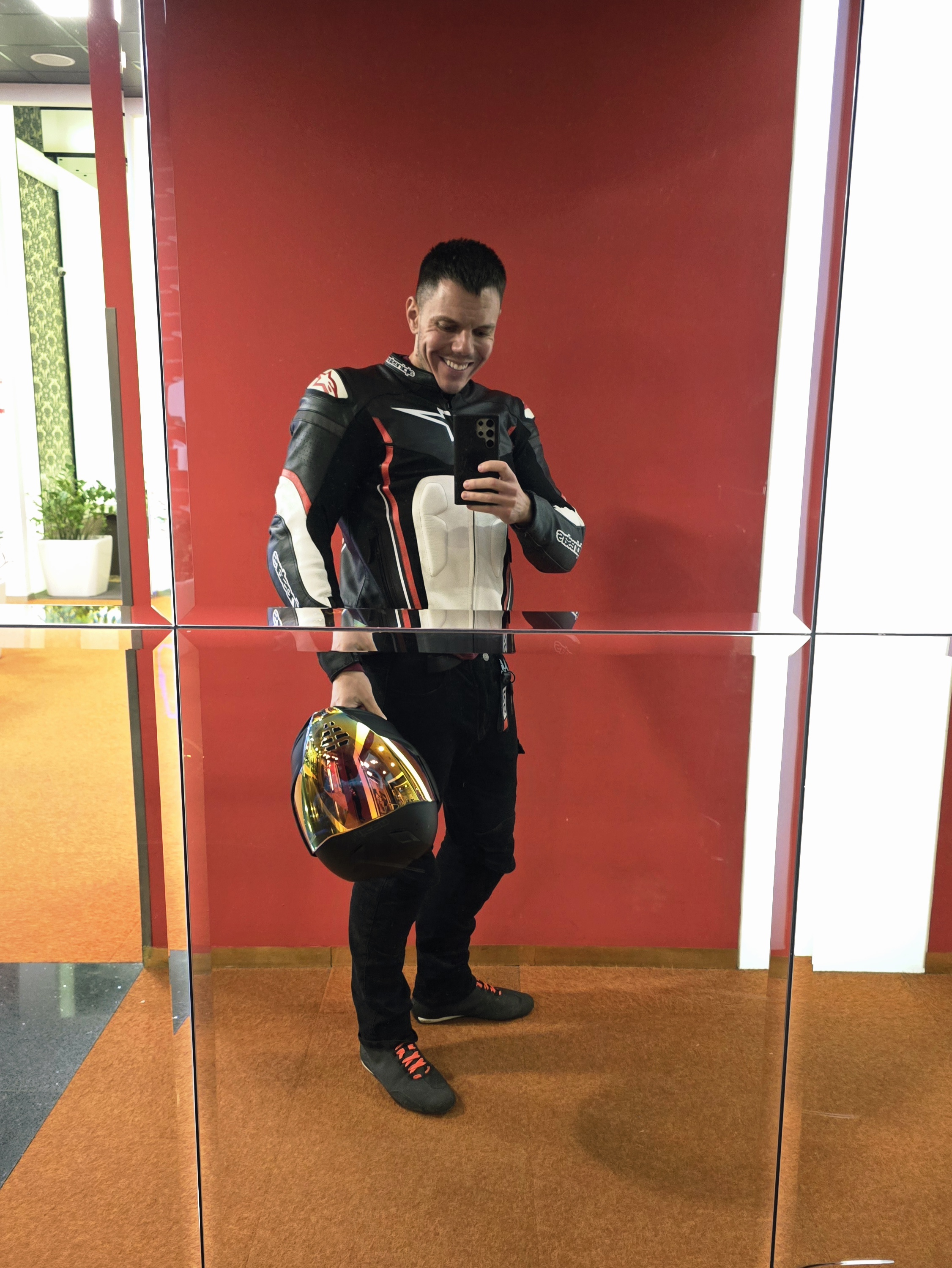 Érkezz motorral, távozz mosollyal!